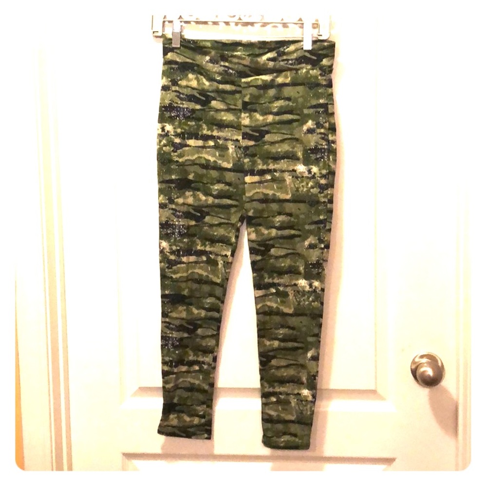 Camo leggings size l girls